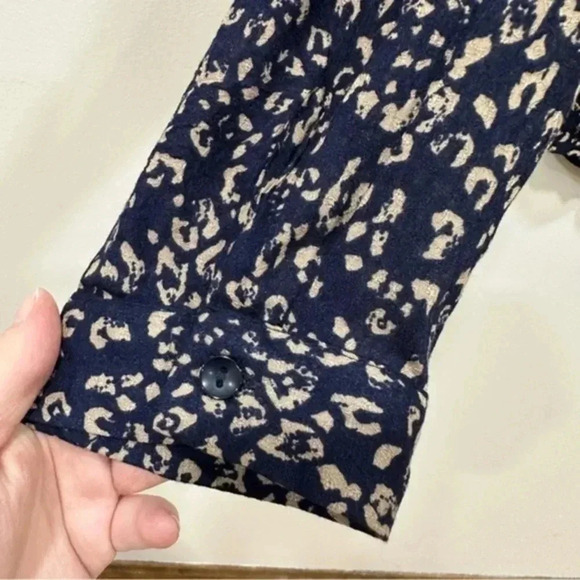 🍁 Urban Outfitters Mayfair Drapey Surplice Top Small - Picture 4 of 11